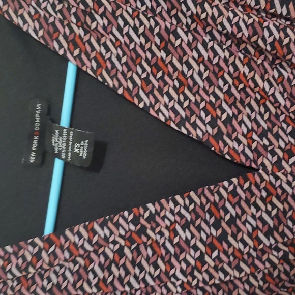 New York and Co Pink and Red patterned sleeveless dressy blouse - Picture 3 of 7